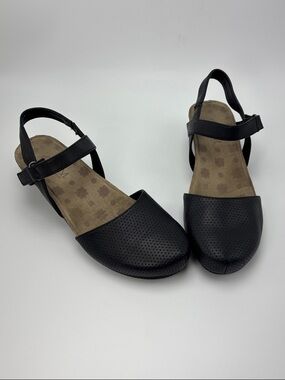 Axxiom Pacer Mary Jane Wedge Shoes - size 7.5